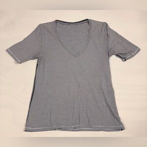 Lululemon Go Go V Short Sleeve T-Shirt Women’s 6 Black White Stripe Retail $58